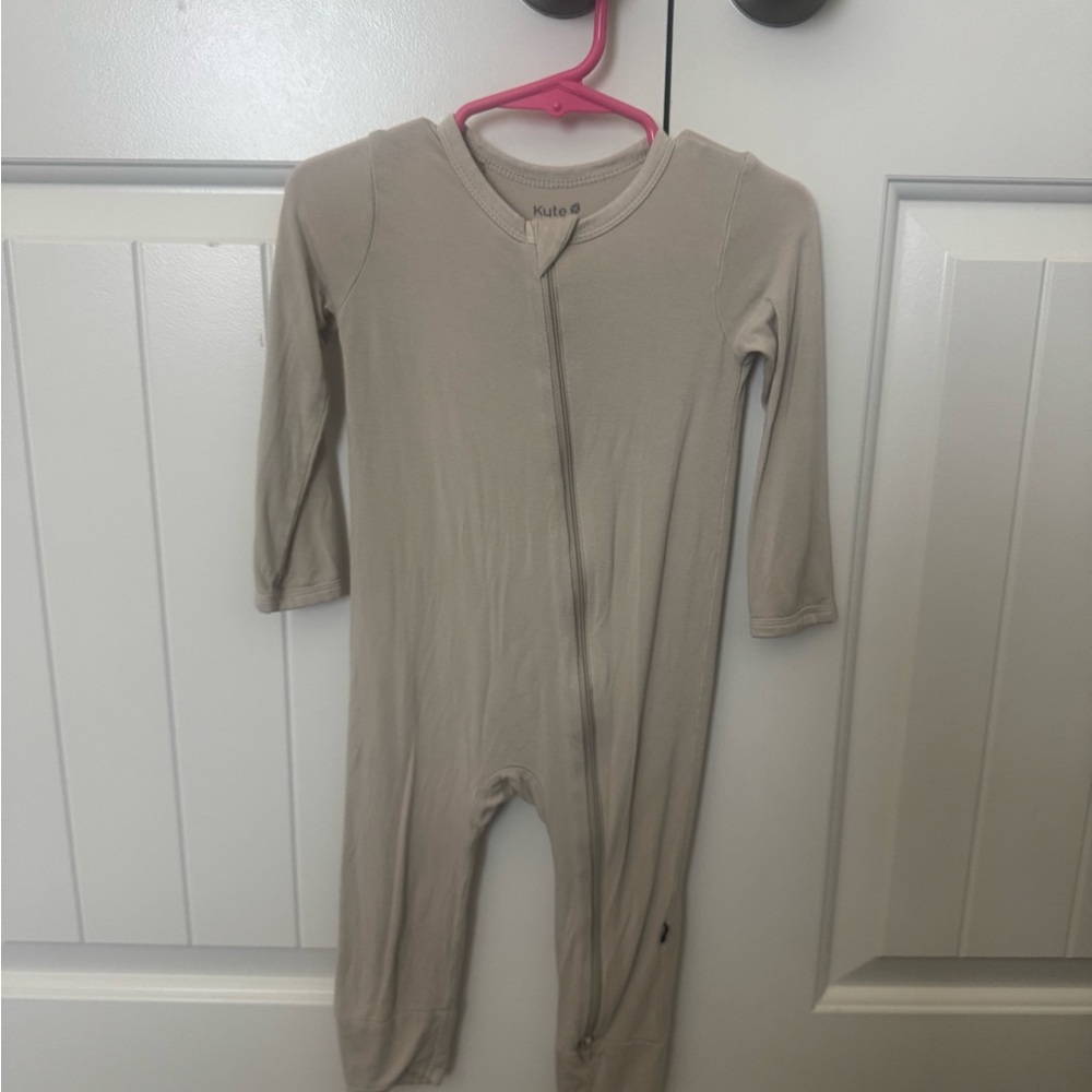 COPY - Kyte Baby Zipper Romper in Oat